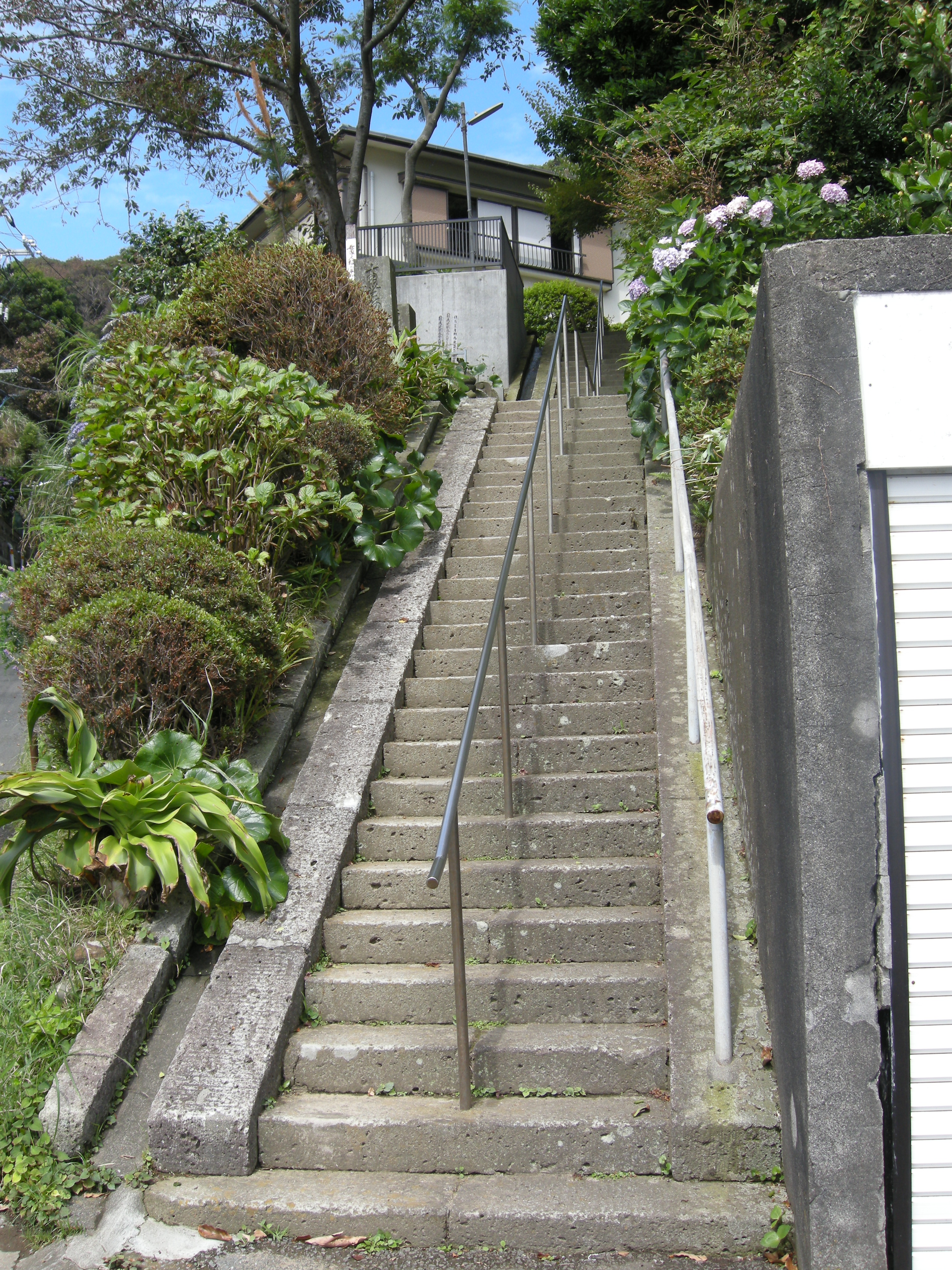 正覚寺への階段